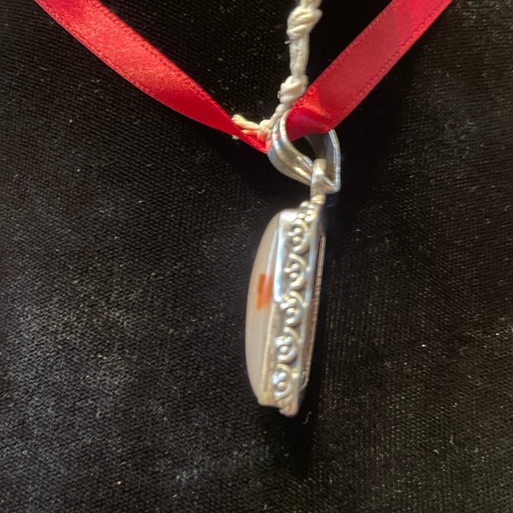Banded Agate - Silver Pendant - Picture 2 of 4
